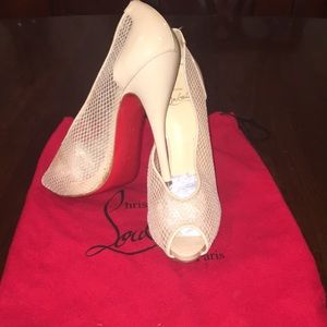 Christian Louboutin Very Rete Peep Toe Pumps!